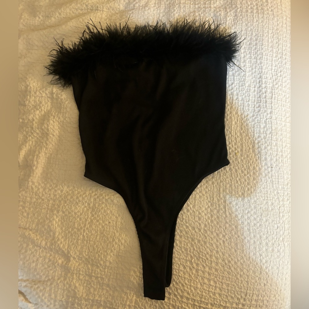 MADRAG FEATHER STRAPLESS BODY SUIT SIZE L